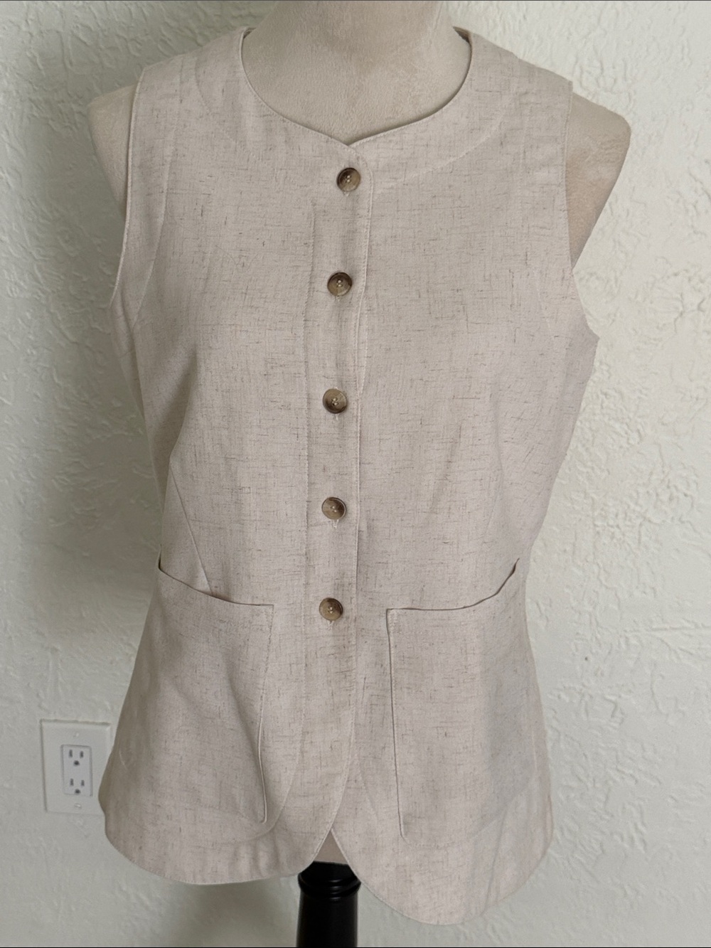 House of Harlow Sleeveless Button Front Linen-Blend Vest in Light Beige size 6
